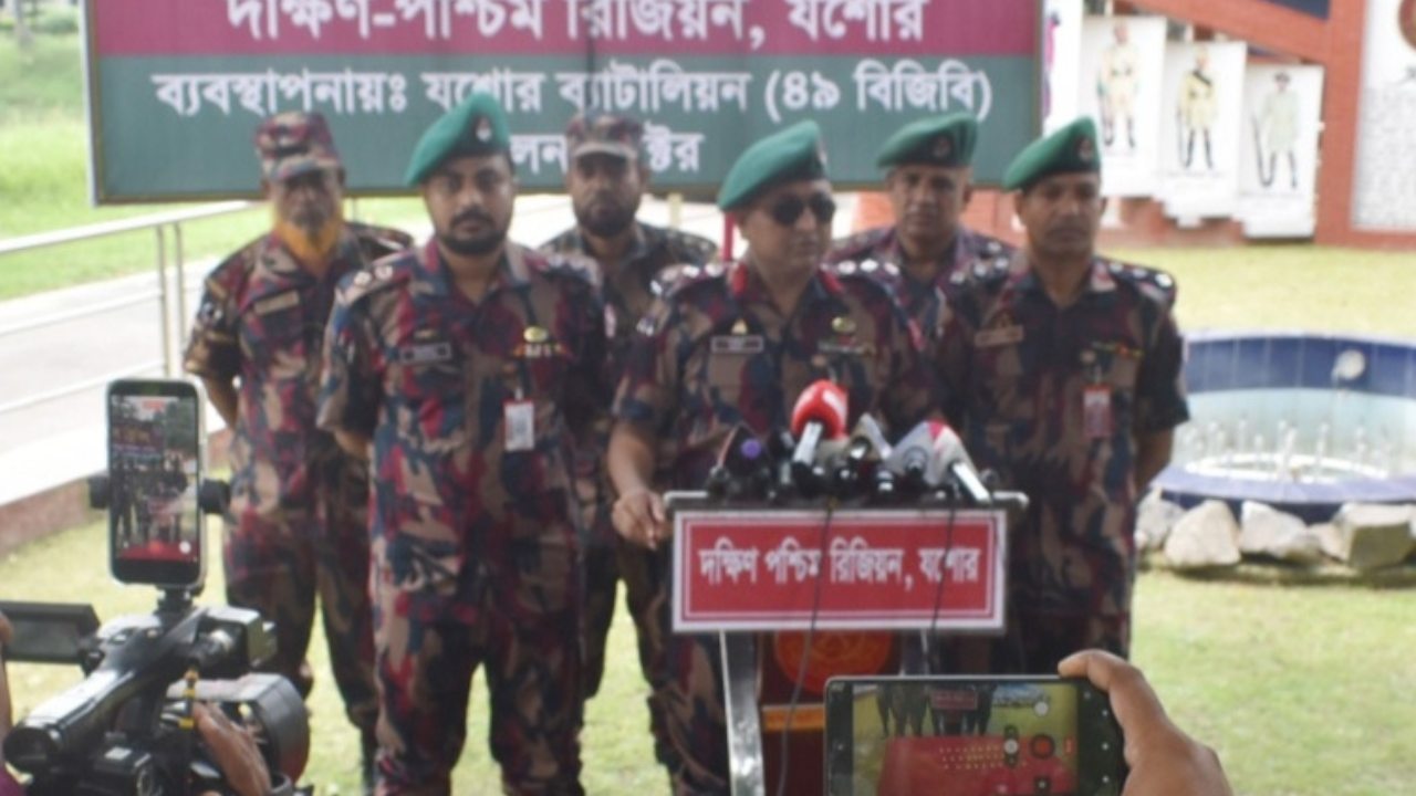 যশোরে সাড়ে তিন কেজি স্বর্ণসহ আটক ২