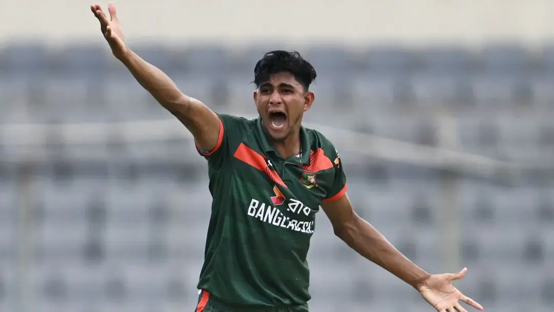 ইংলিসকে ফেরালেন রানা, বিপদে অজিরা