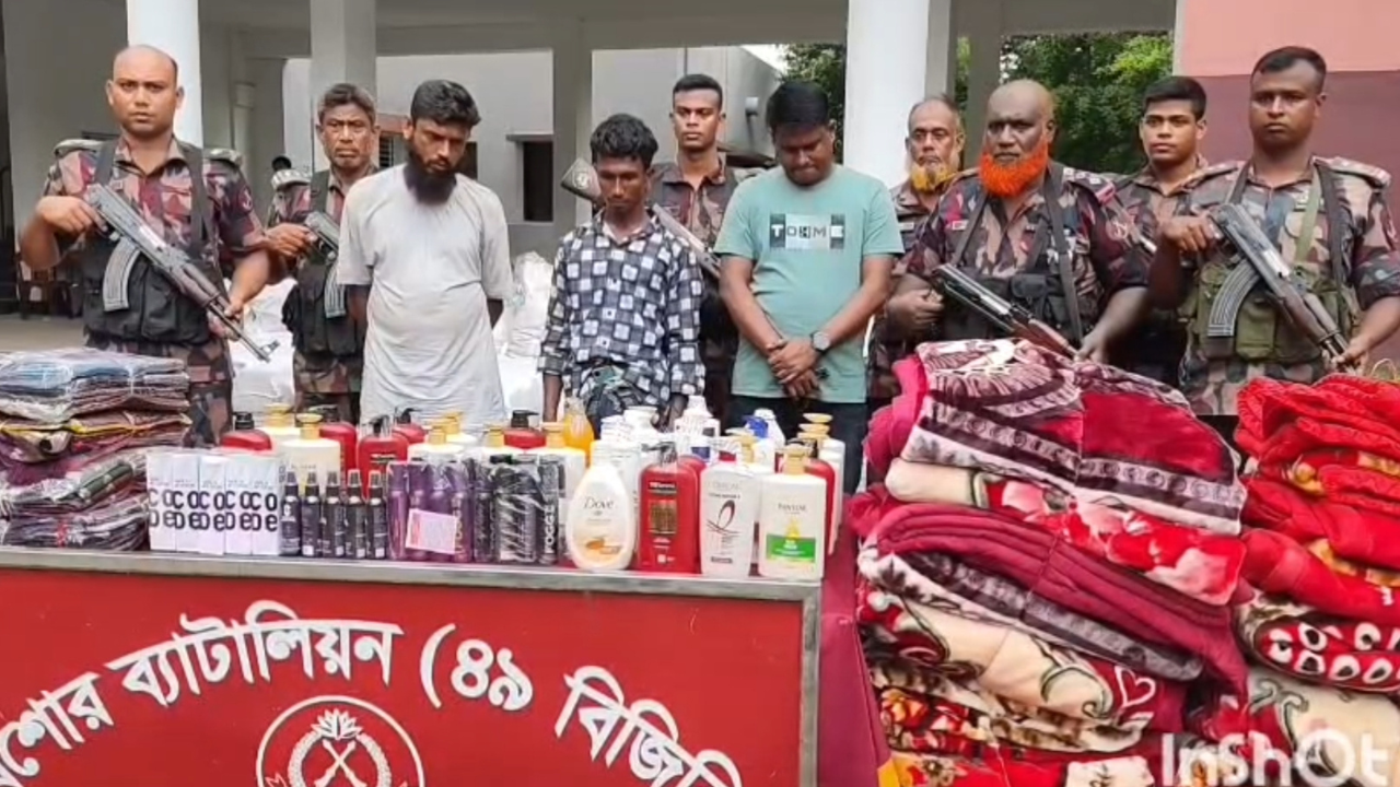বেনাপোল কাস্টমসের গোডাউন থেকে কোটি টাকার পণ্য পাচার, কর্মকর্তাসহ আটক ৩
