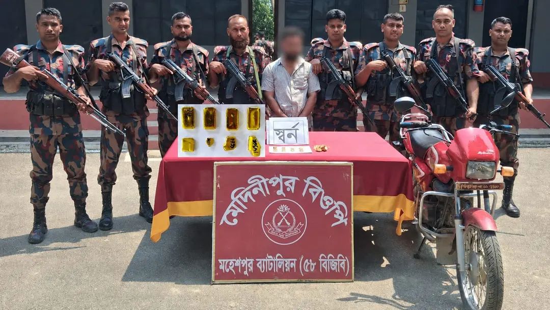 প্রায় দেড় কোটি টাকার স্বর্ণসহ চোরাকারবারি আটক