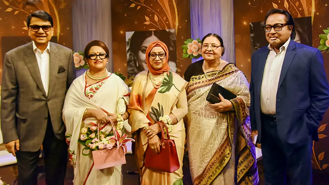 এক ফ্রেমে পাঁচ কিংবদন্তি