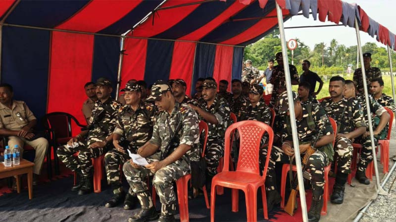 চিকেনস নেকের কাছে ভারতীয় নিরাপত্তা বাহিনীর সমন্বিত মহড়া
