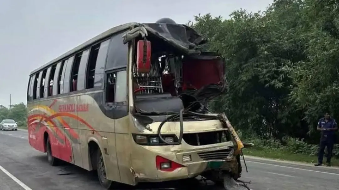 কুষ্টিয়ায় বাস-ট্রাকের মুখোমুখি সংঘর্ষে নিহত ১