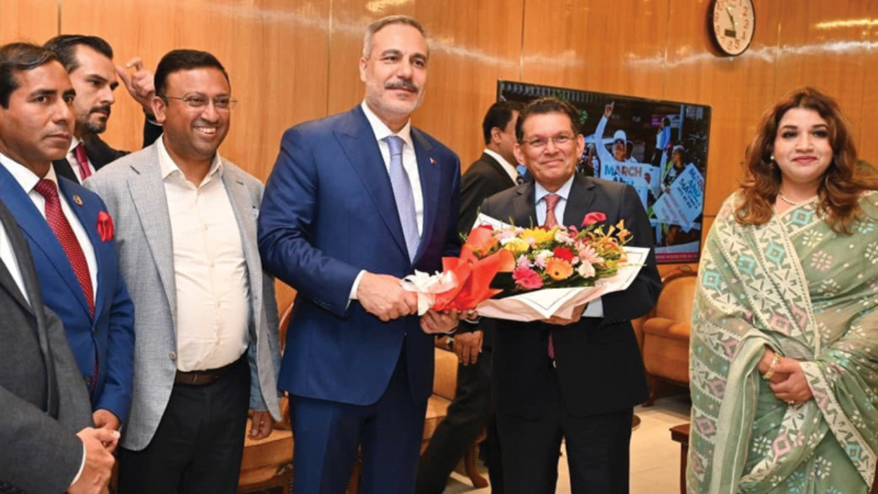 তিন দিনের সফরে ঢাকায় তুরস্কের পররাষ্ট্রমন্ত্রী, শনিবার প্রধানমন্ত্রীর সঙ্গে সাক্ষাৎ