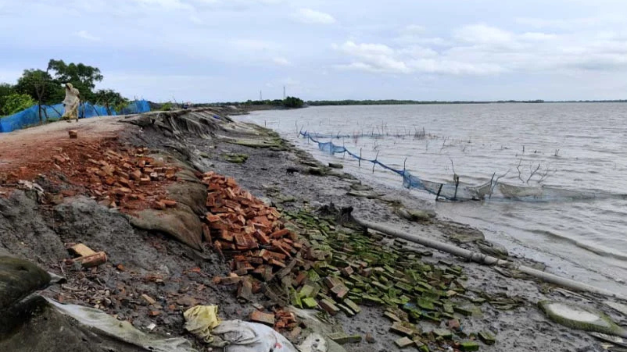 হারিয়ে যাচ্ছে দক্ষিণ-পশ্চিমের নদী