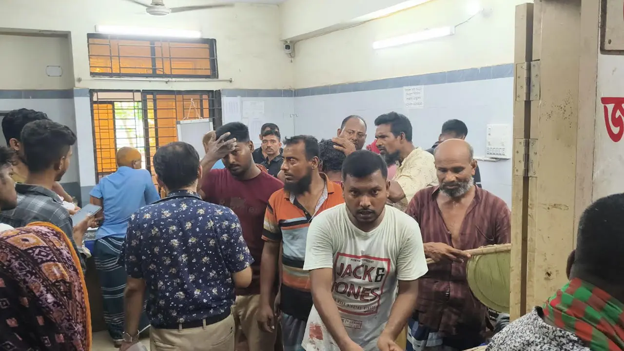 শৈলকূপায় আধিপত্য বিস্তার নিয়ে দুইপক্ষের সংঘর্ষ, আহত ৬০