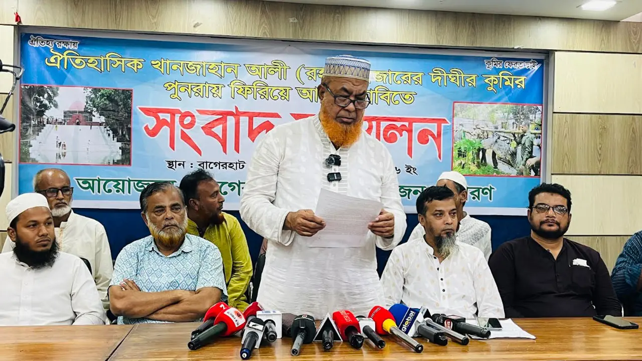 মাজারের দিঘিতে সেই কুমির ফেরত চেয়ে খাদেমের সংবাদ সম্মেলন