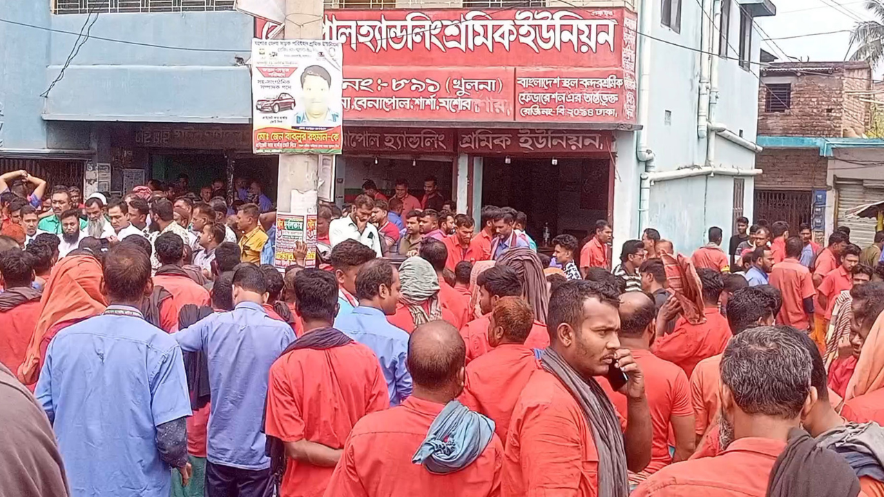 বেনাপোল স্থলবন্দরে ১৪ জুন থেকে অনির্দিষ্টকালের কর্মবিরতির ঘোষণা