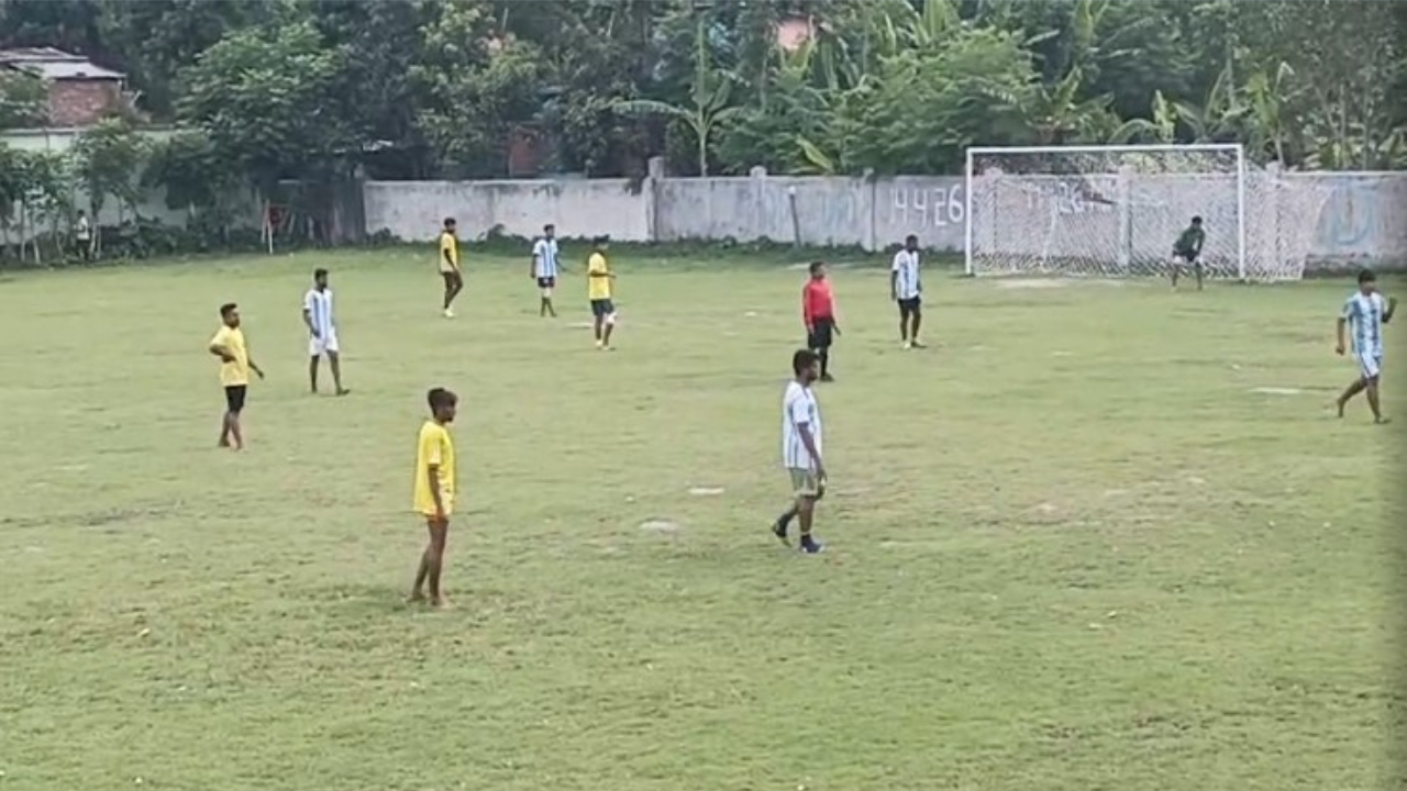 দৌলতপুরে প্রীতি ফুটবলে আর্জেন্টিনা সমর্থকদের জয়