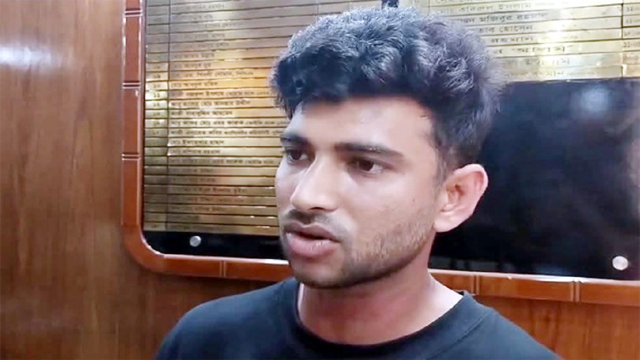ক্রিকেটার নাঈমকে পিটিয়ে থানায় নিল পুলিশ, এসআইসহ তিনজন প্রত্যাহার