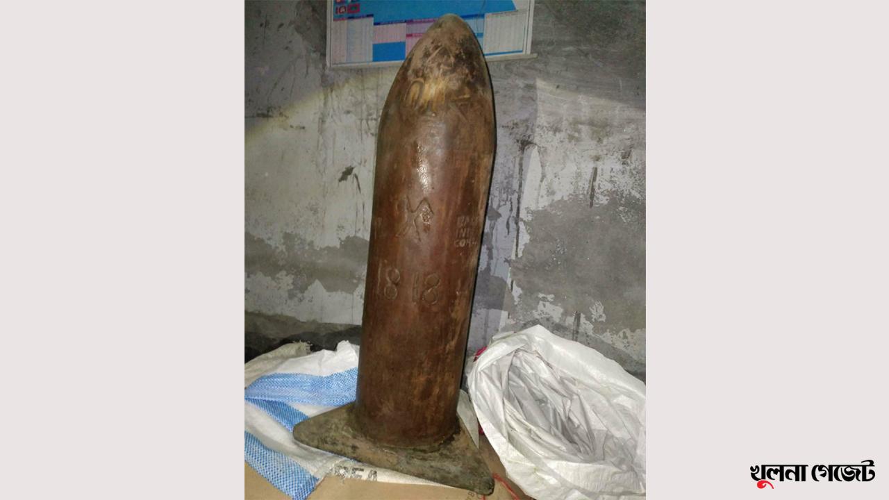 সাতক্ষীরায় সীমানা পিলারসহ আটক ৪