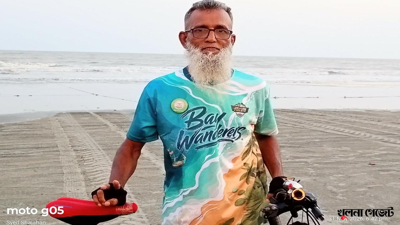খুলনা থেকে কুয়াকাটা সাইকেল চালিয়ে ইতিহাস গড়লেন চিরকুমার শাহজাহান