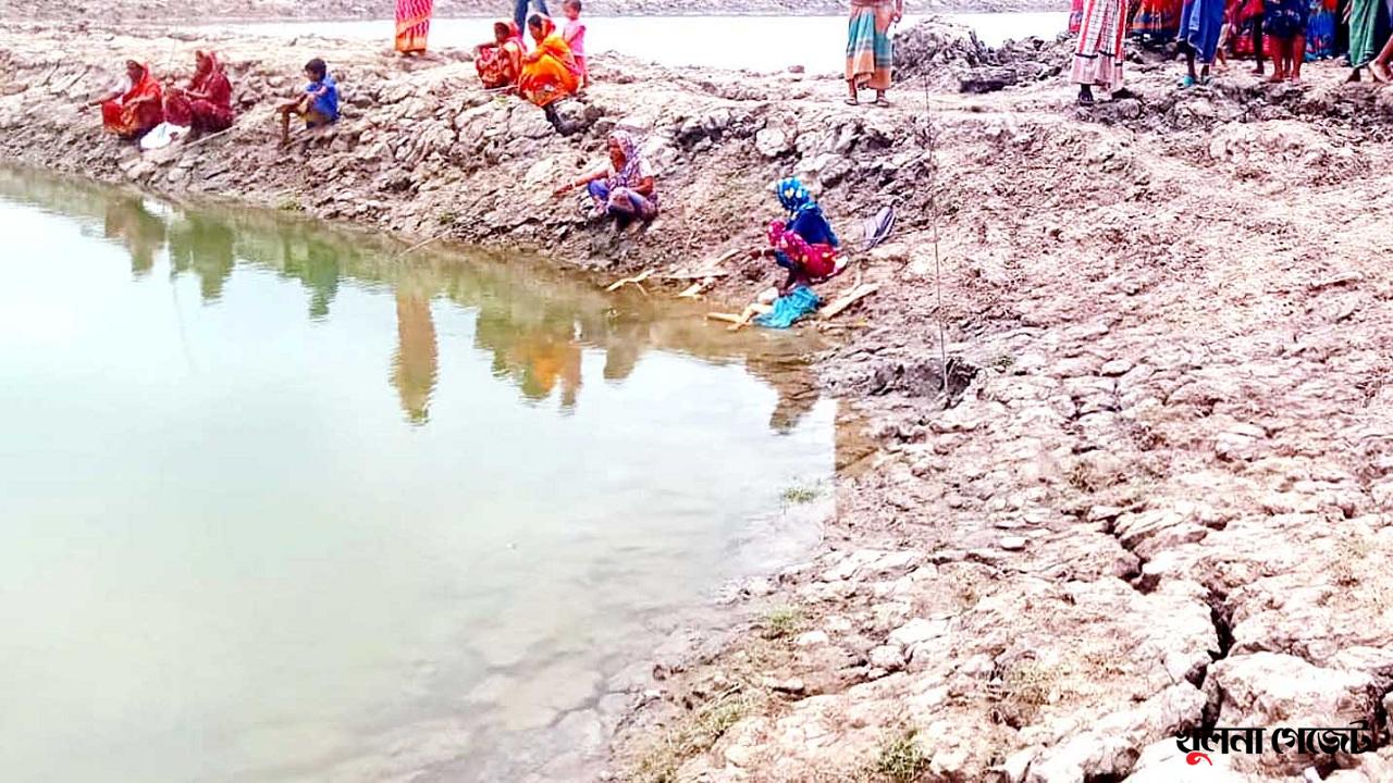 শ্যামনগরে খনন শেষ হতেই সরকারি খাল দখল
