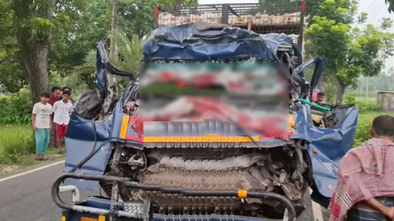 টাঙ্গাইলে দাঁড়িয়ে থাকা ট্রাকে পিকআপের ধাক্কা, নিহত ৪