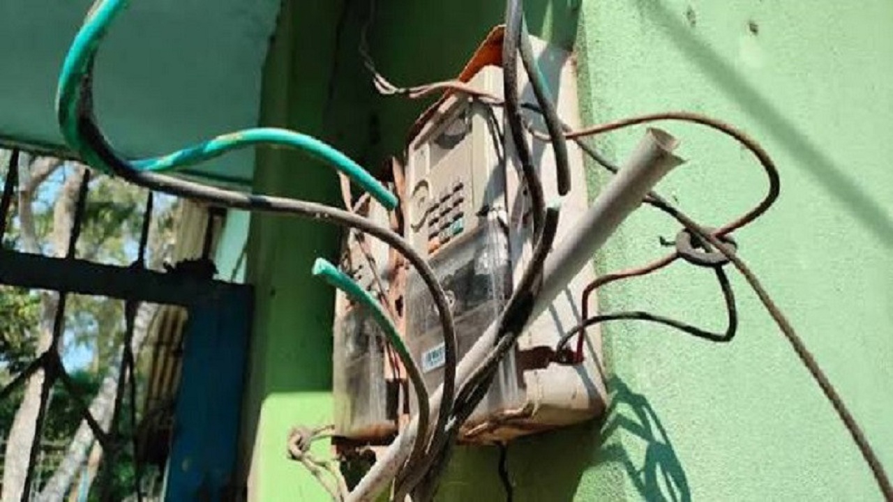 মহেশ্বরপাশা এলাকায় মিটারের সার্ভিস তার চুরির হিড়িক