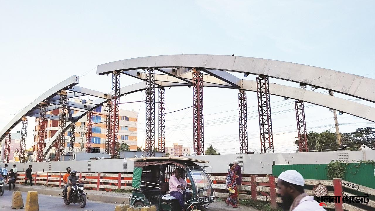 গল্লামারি সেতুর একটিতে যানবাহন চলবে সেপ্টেম্বরে, অন্যটির জন্য অপেক্ষা আরও এক বছর!