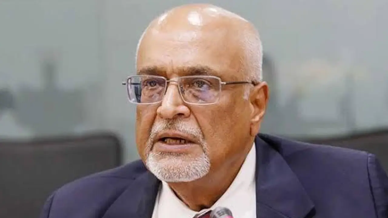 ঋণ নির্ভর বাজেট, আর্থিক শৃঙ্খলার জন্য চ্যালেঞ্জ : ড. দেবপ্রিয় ভট্টাচার্য