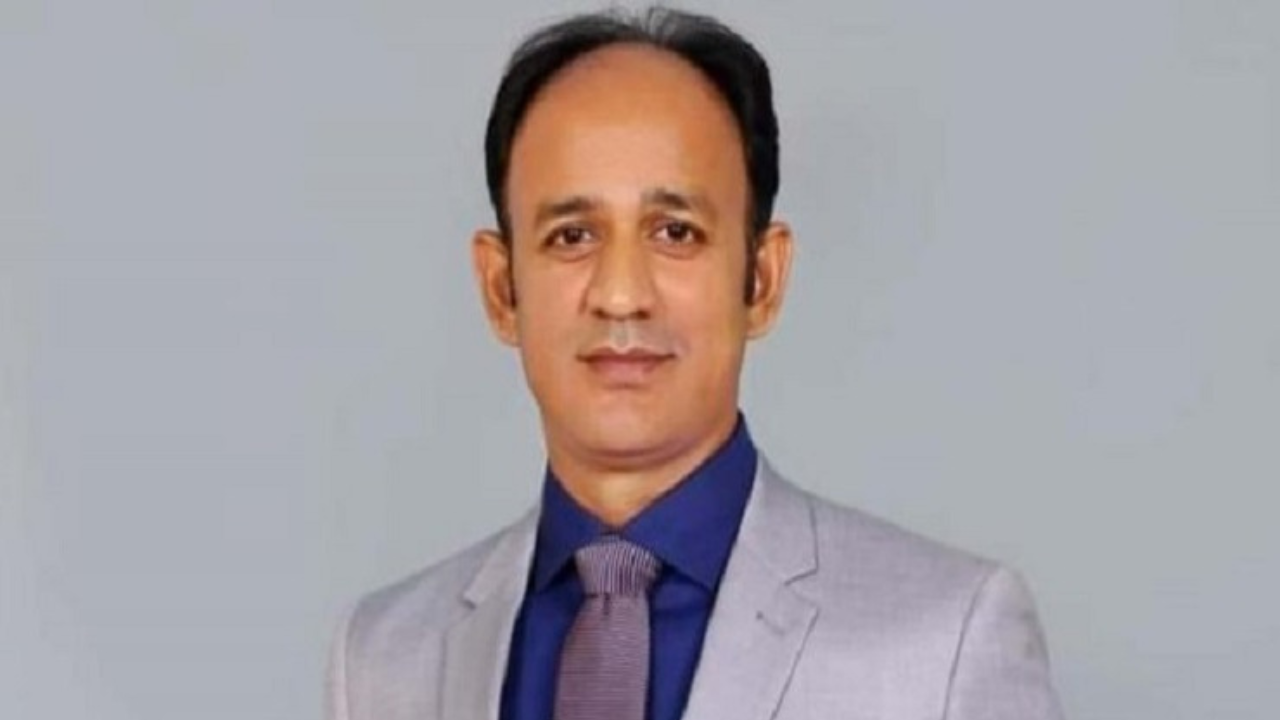 দুই মামলায় ব্যারিস্টার সুমনের জামিন স্থগিত