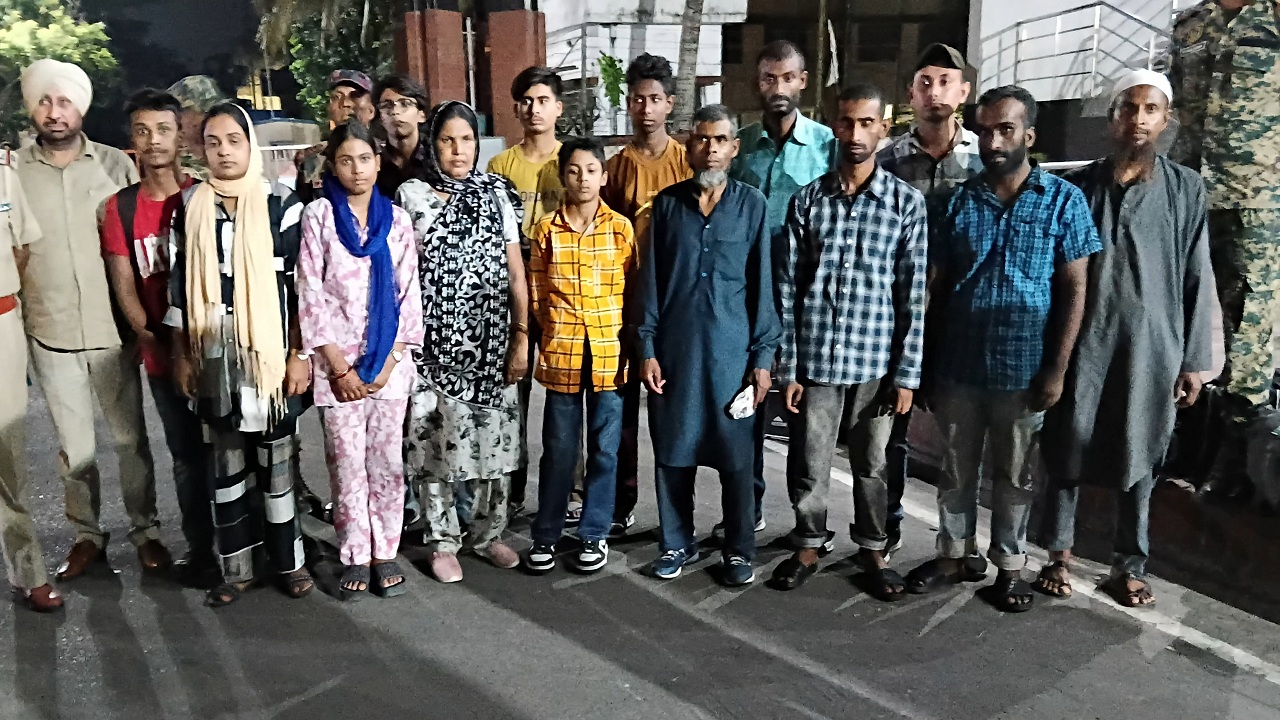 ভারতে কারাভোগ শেষে দেশে ফিরলেন ১৪ বাংলাদেশি