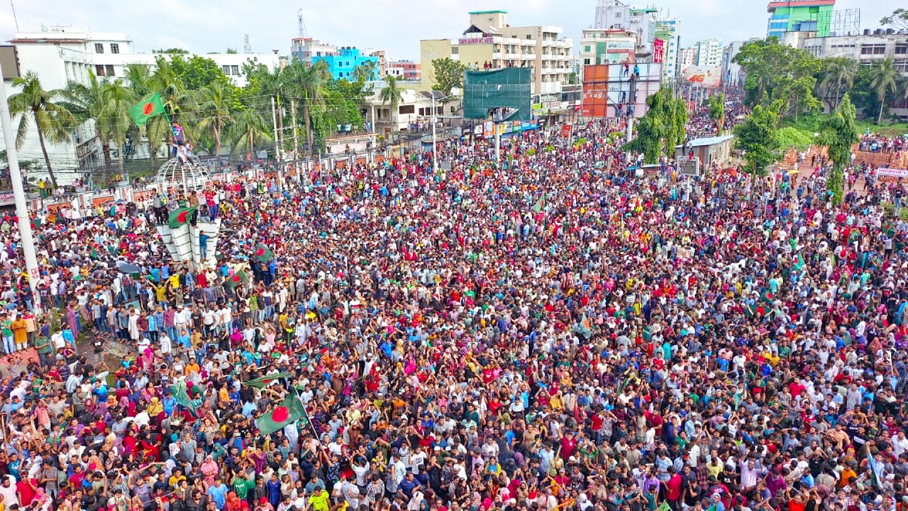 তিনটি গণঅভ্যুত্থান : উনসত্তর থেকে চব্বিশ