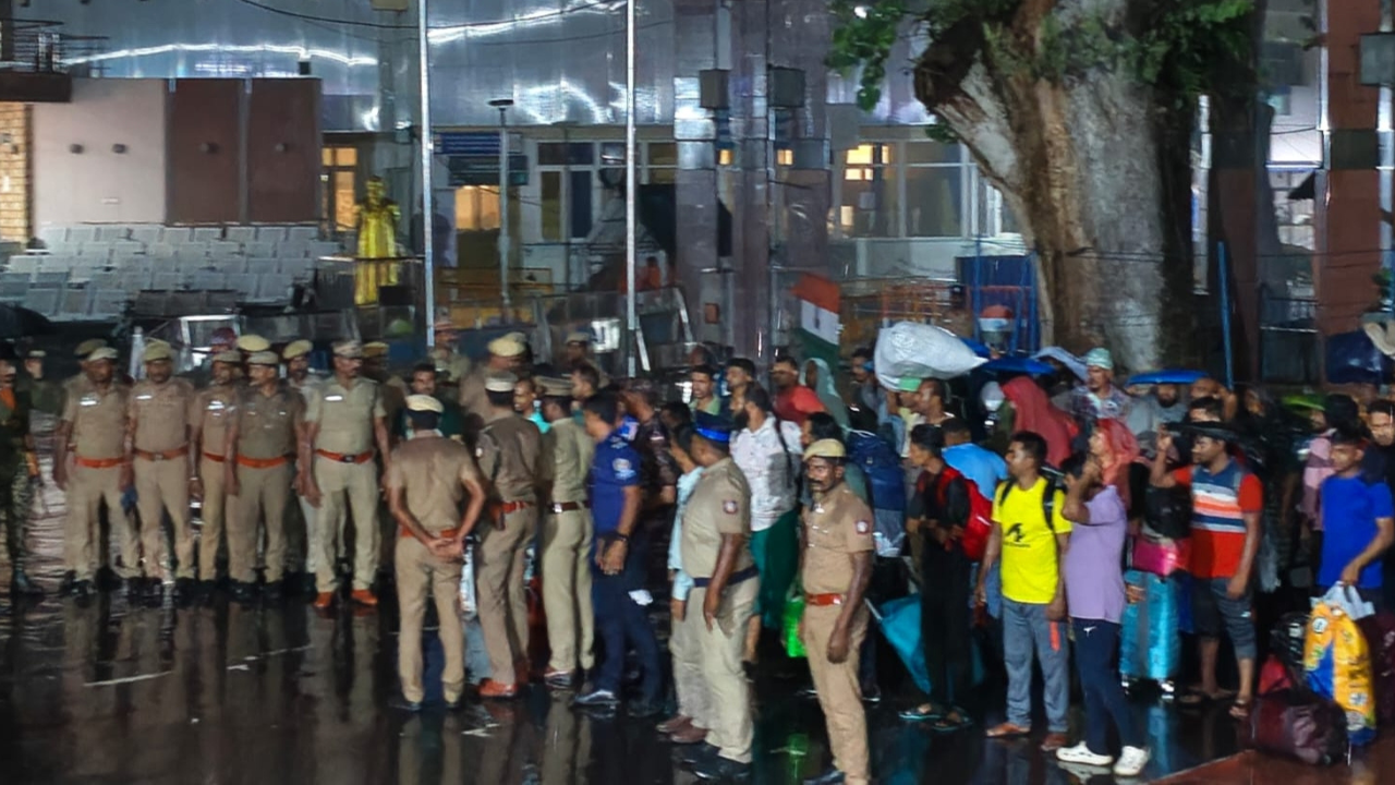 বিভিন্ন মেয়াদে কারাভোগ শেষে দেশে ফিরলেন ৫০ নারী-পুরুষ
