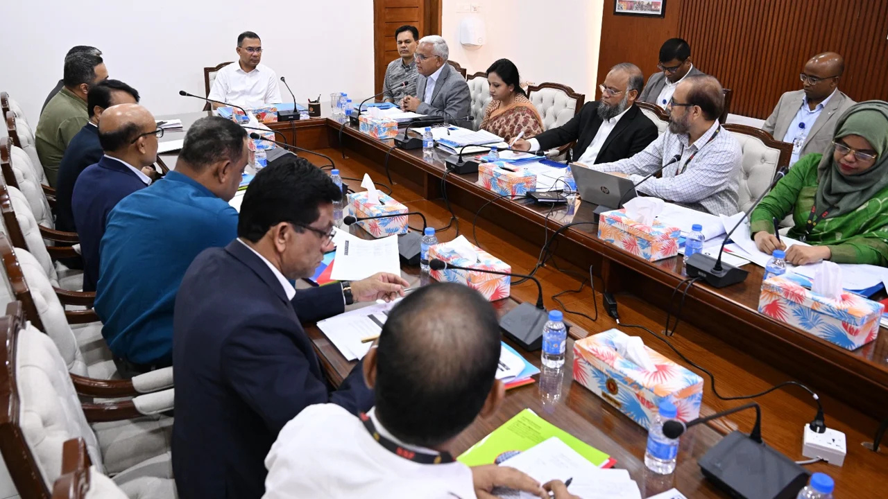 ফ্যামিলি কার্ড কার্যক্রম সম্প্রসারণের পরিকল্পনা নিয়ে বৈঠক