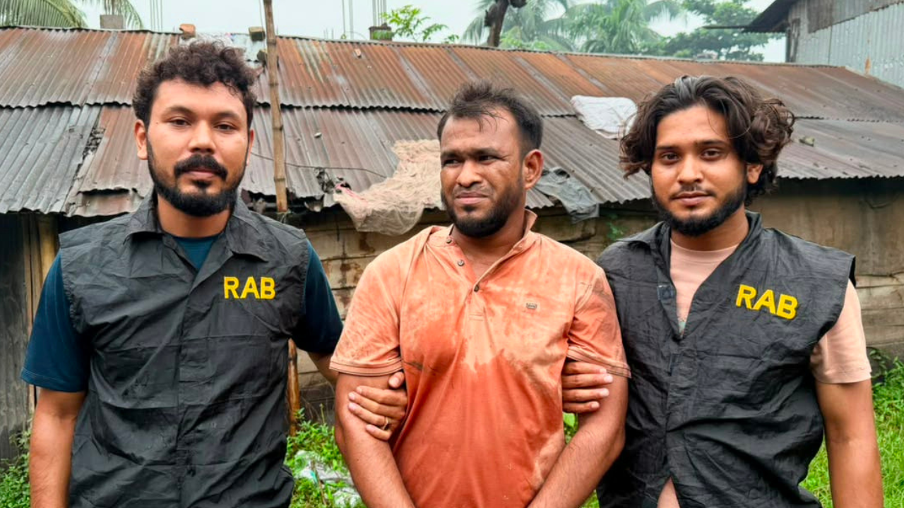 নগরীতে অস্ত্রসহ দুই সন্ত্রাসী আটক