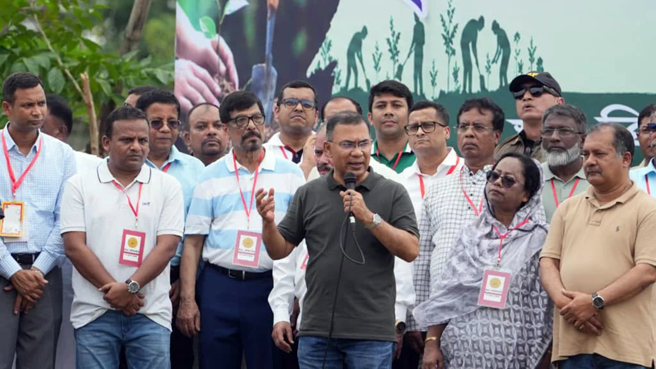দেশ ও পরিবেশ রক্ষায় সবাইকে কাঁধে কাঁধ মিলিয়ে কাজ করতে হবে: তারেক রহমান