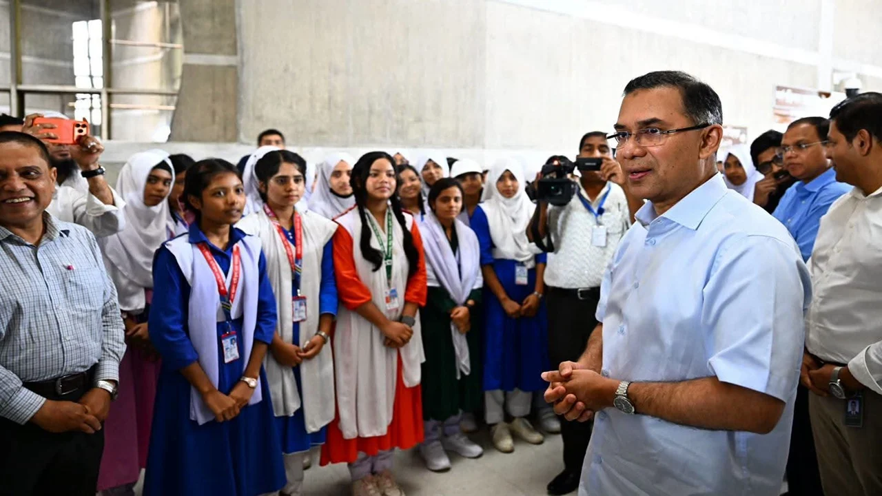 দেশ গঠনে শিক্ষার্থীদের প্রস্তুত হওয়ার আহ্বান প্রধানমন্ত্রীর