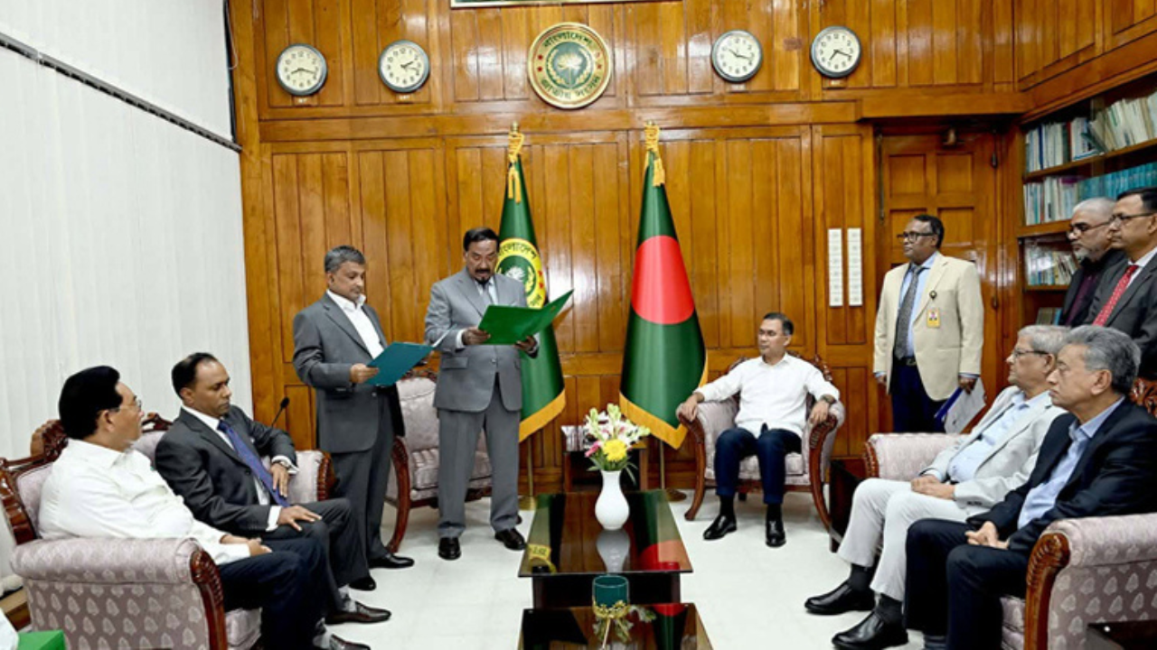 প্রধানমন্ত্রীর উপস্থিতিতে এমপি হিসেবে শপথ নিলেন সরোয়ার আলমগীর