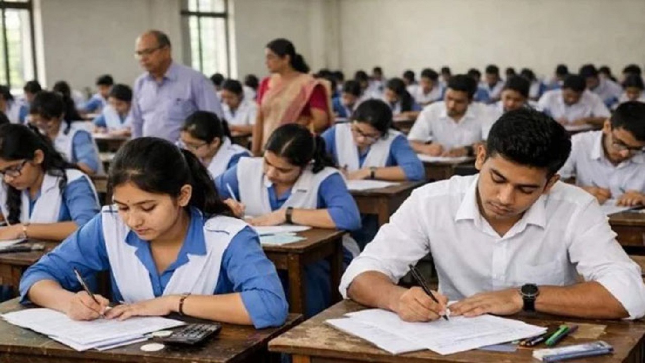 অভিন্ন প্রশ্নপত্রে এইচএসসি ও সমমানের পরীক্ষা শুরু