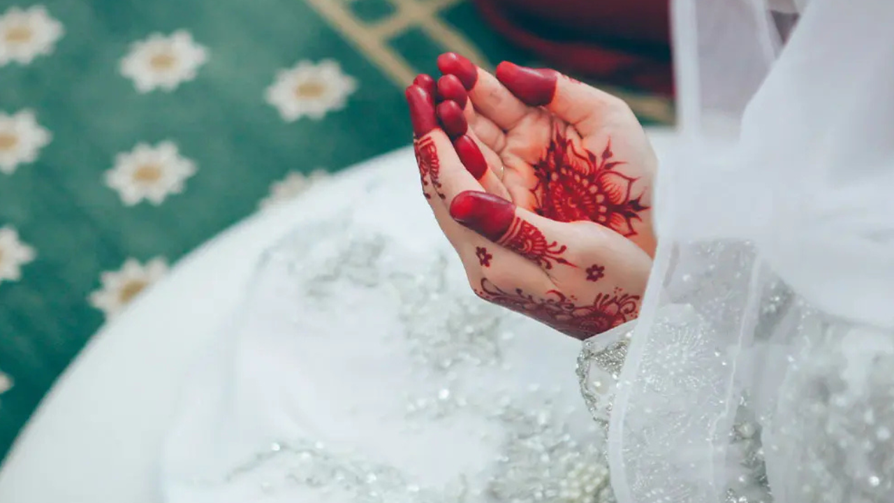 বিয়ে করে আত্মীয়-স্বজনকে জানানোর বিধান