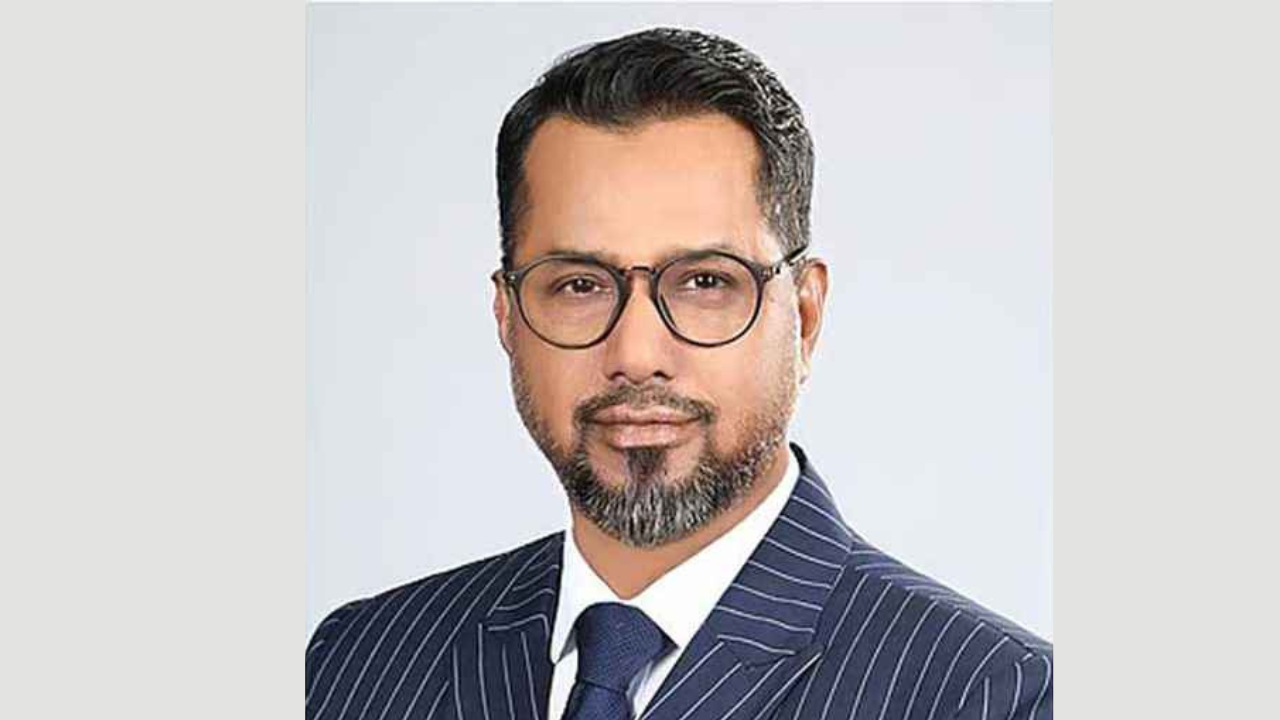 বিএসইসির কমিশনার হয়েছেন হোসেন সাদাত