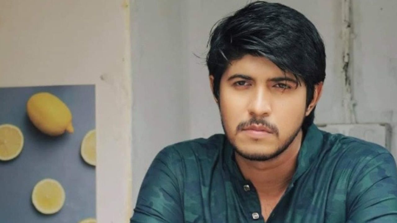 বন্যার্তদের পাশে অভিনেতা তৌসিফ মাহবুব