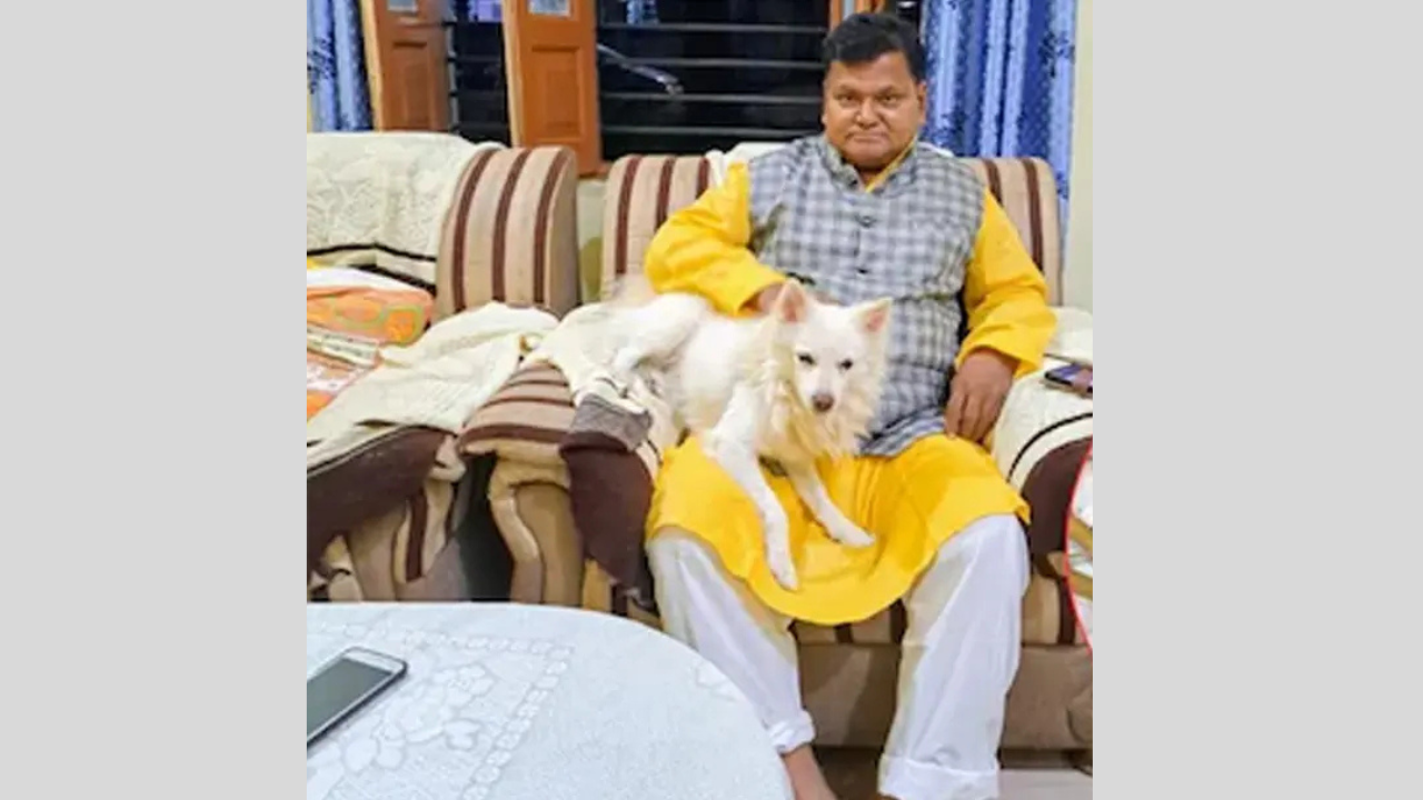 মালিকের মরদেহ দেখার কয়েক ঘণ্টা পর পোষা কুকুরের মৃত্যু