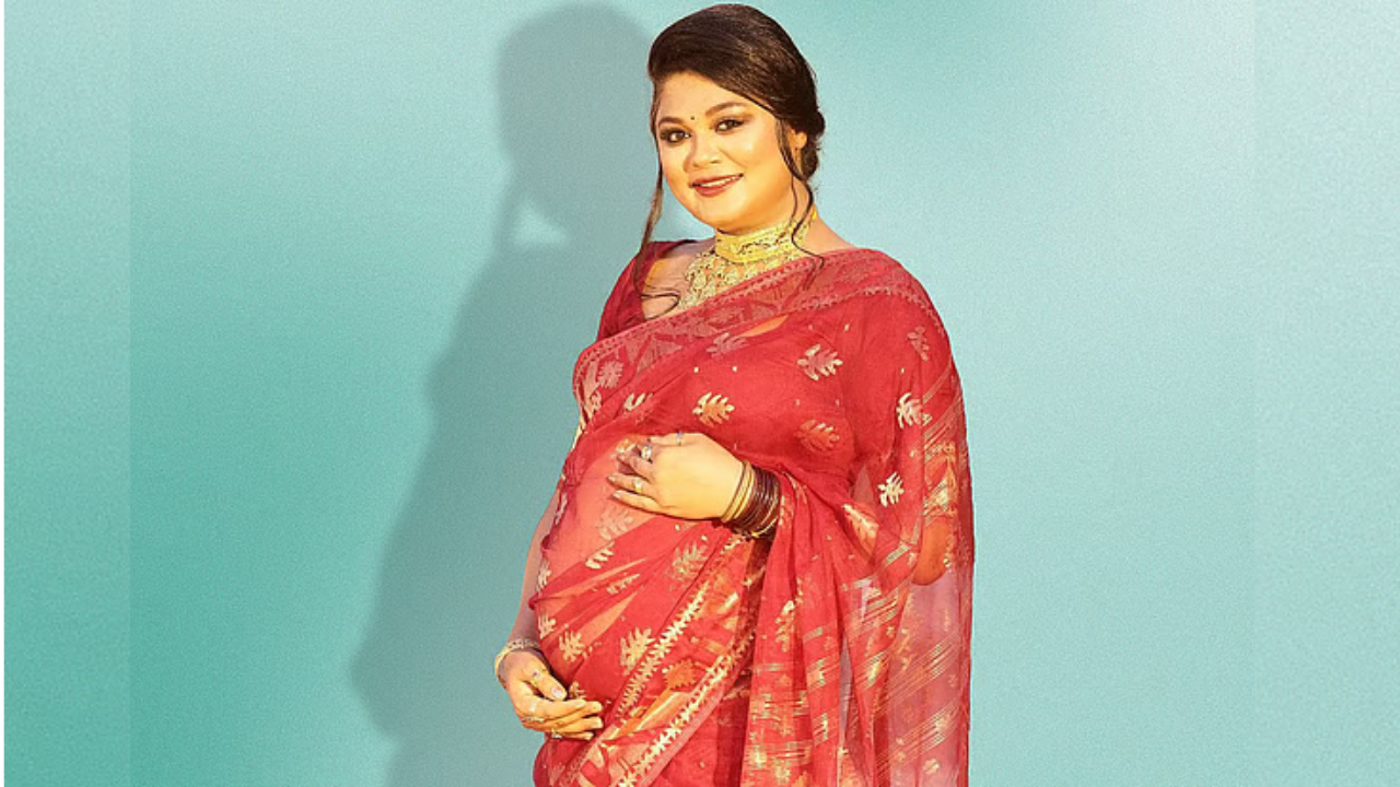 মা হতে চলেছেন মৌসুমী, জানালেন বিয়ের খবরও