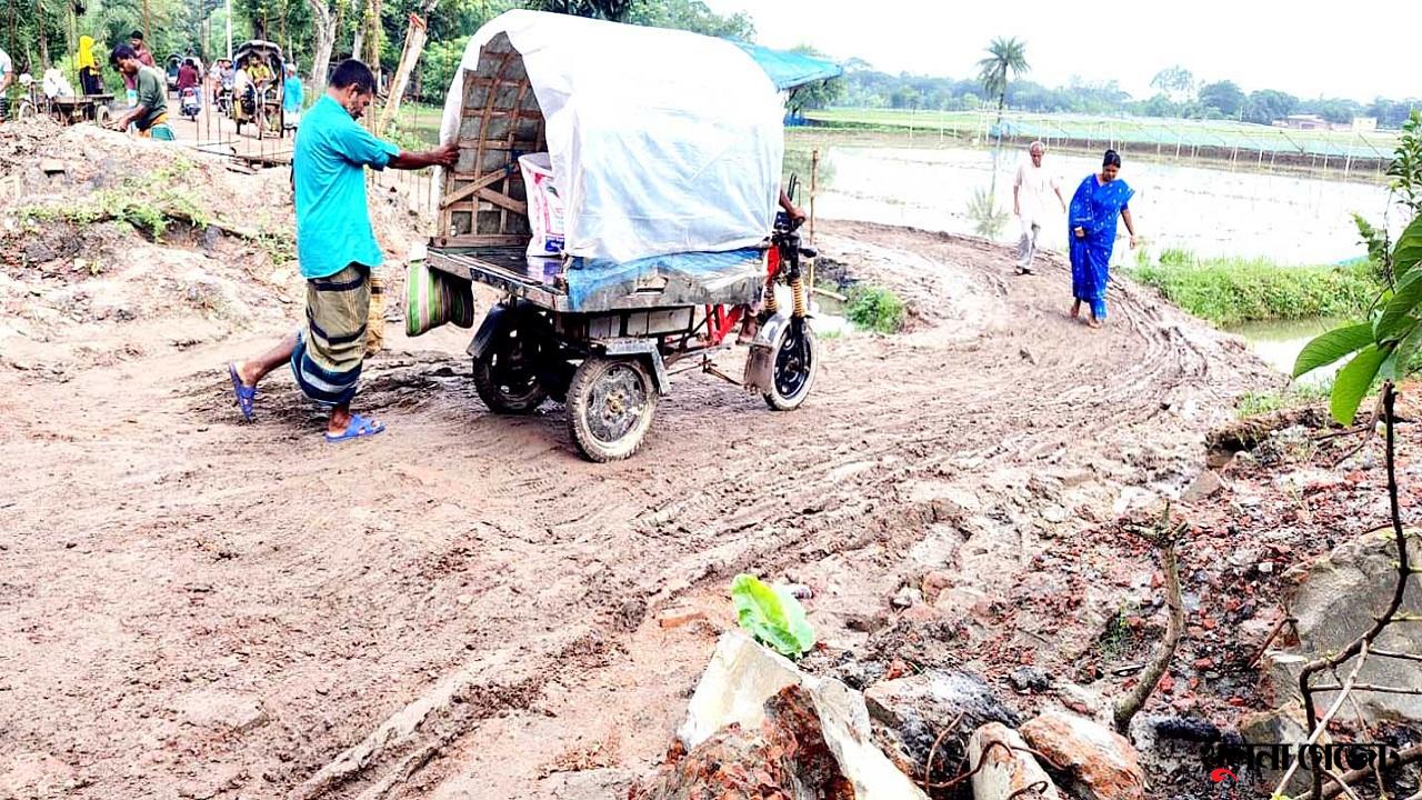 কালভার্ট নির্মাণ কাজে ধীরগতি ভোগান্তিতে হাজারো মানুষ