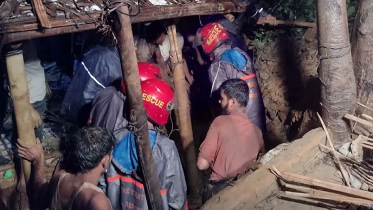 কক্সবাজারে পৃথক পাহাড় ধসে ৯ জনের মৃত্যু