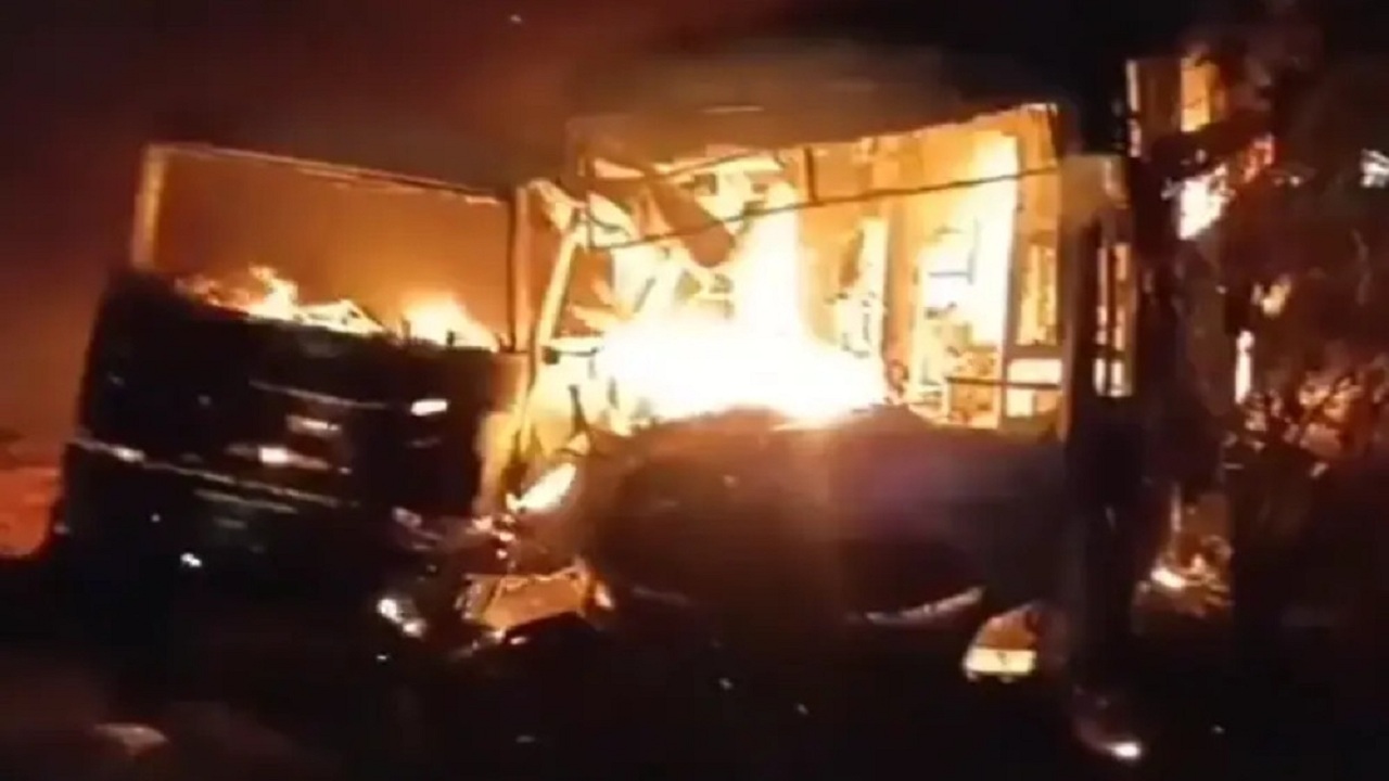 ভারতে বাস-ট্রাক সংঘর্ষে নিহত ৮, আহত ২২