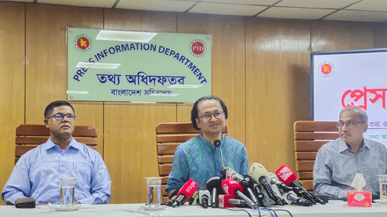 সাবেক রাষ্ট্রপতির আগের অপরাধের বিচারে বাধা নেই : তথ্য উপদেষ্টা