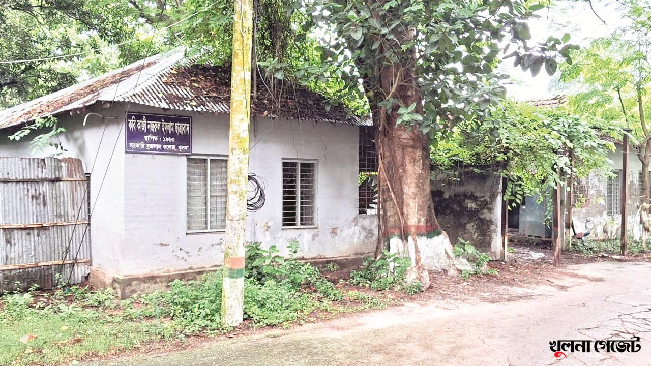 বি এল কলেজের কাজী নজরুল ও তিতুমীর হল পরিত্যক্ত ঘোষণা