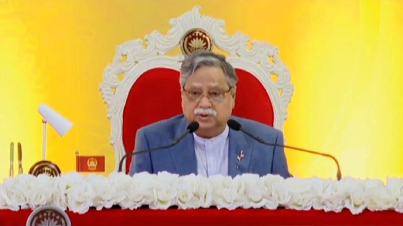 সশস্ত্র বাহিনীকে আধুনিক চতুর্মাত্রিক বাহিনী হিসেবে গড়ে তুলতে সরকার অঙ্গীকারবদ্ধ : রাষ্ট্রপতি