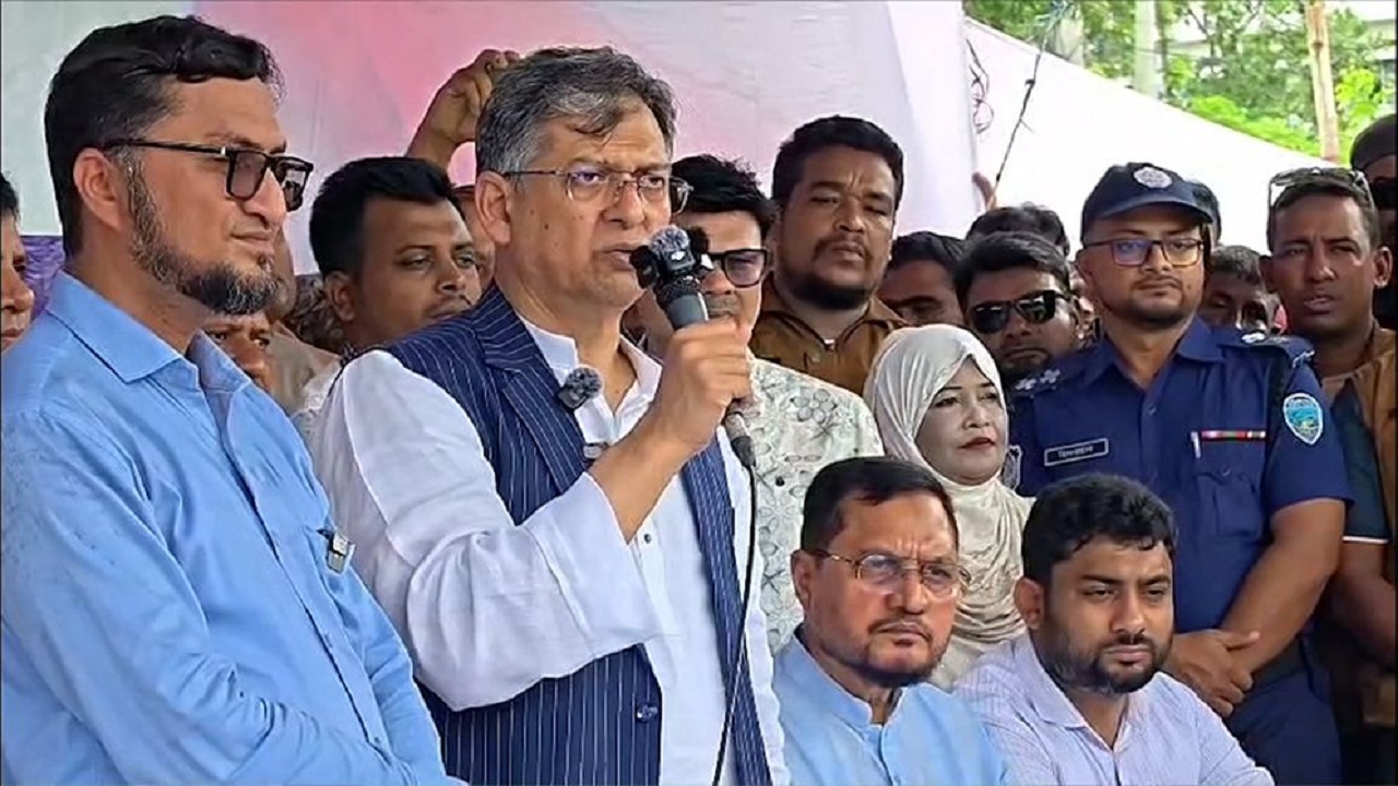 বিপদে-আপদে সব সময় জনগণের পাশে থাকব : স্বরাষ্ট্রমন্ত্রী