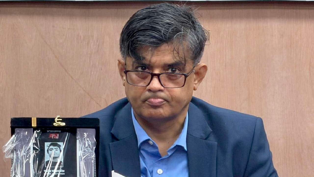 হাসিনা ফ্যাসিস্ট হওয়ার পেছনে সাংবাদিকদের হাত আছে : শফিকুল আলম