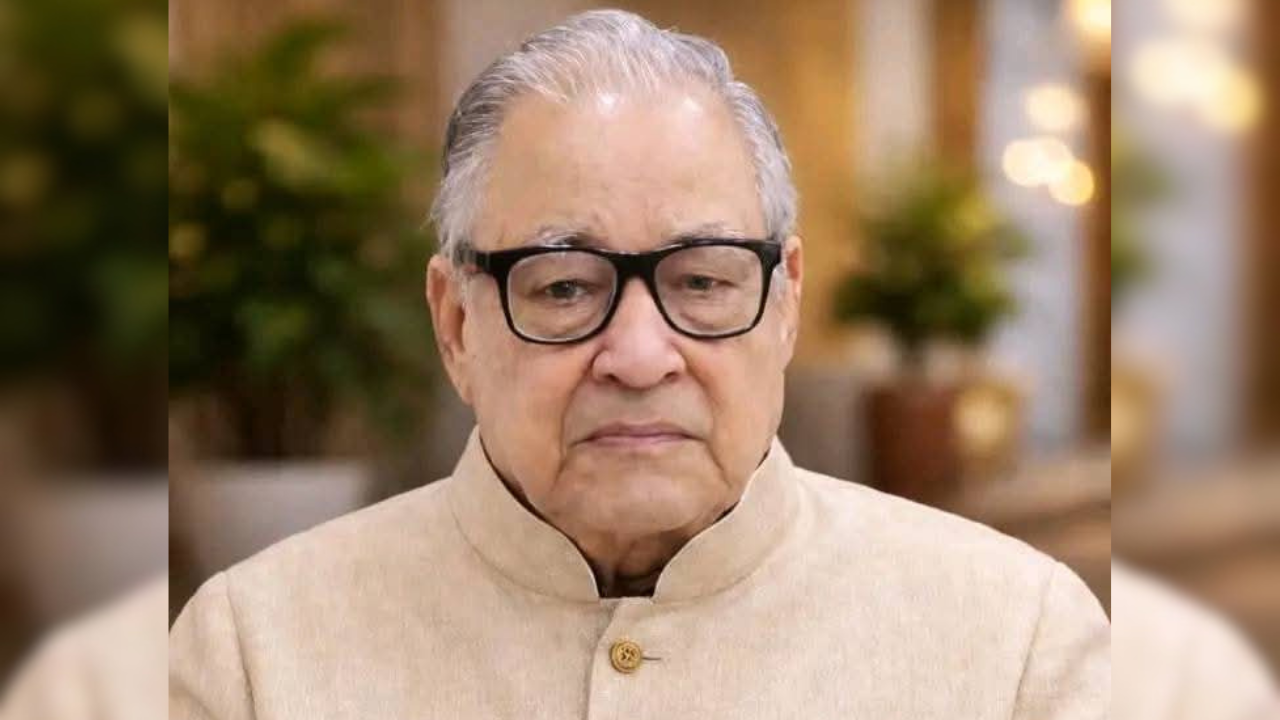 নজরুল ইসলাম খান হাসপাতালে ভর্তি