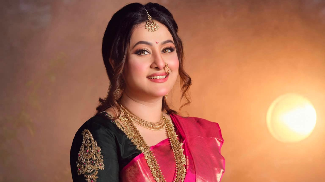 আবেগাপ্লুত পূর্ণিমা বললেন, এমন উপহারে সত্যিই চমকে গেছি
