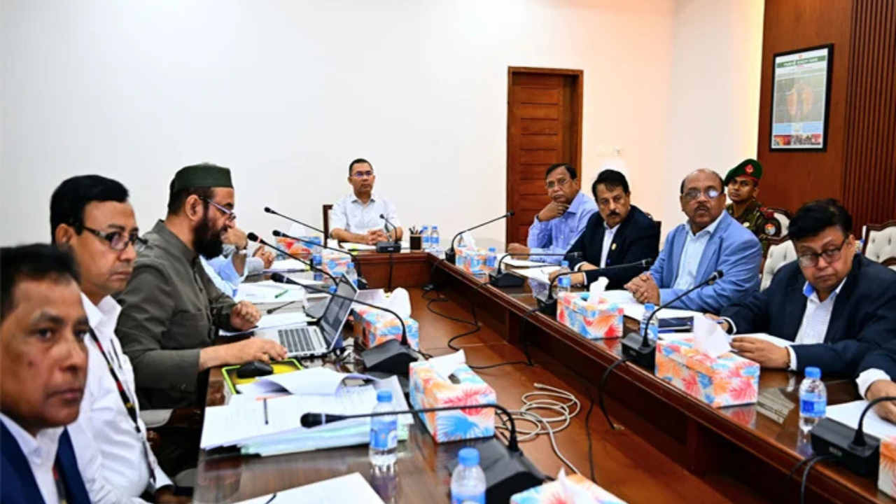 নৌপথ সচল ও দূষণ রোধে একগুচ্ছ নির্দেশনা প্রধানমন্ত্রীর