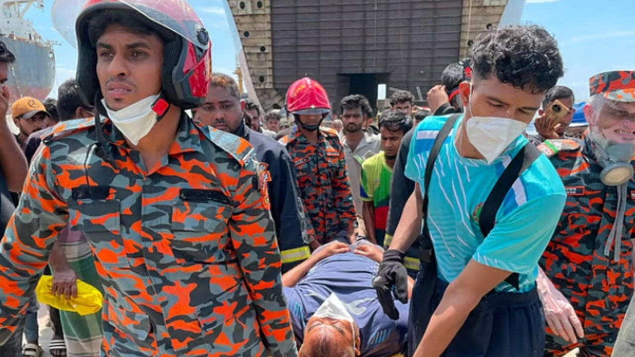 চট্টগ্রামে শিপ ব্রেকিং ইয়ার্ডে গ্যাস বিষক্রিয়া, নিহত বেড়ে ৯