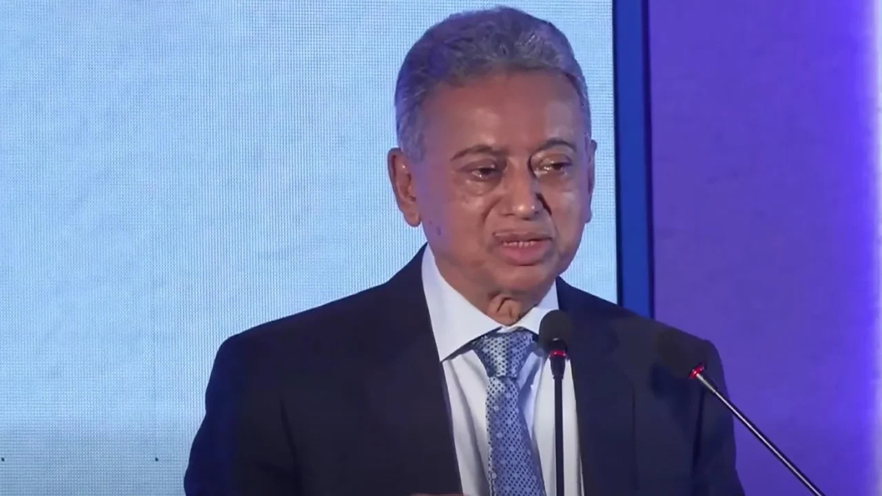 গ্যাস-বিদ্যুতের ভোগান্তি আরো দুই বছর পোহাতে হবে : অর্থমন্ত্রী