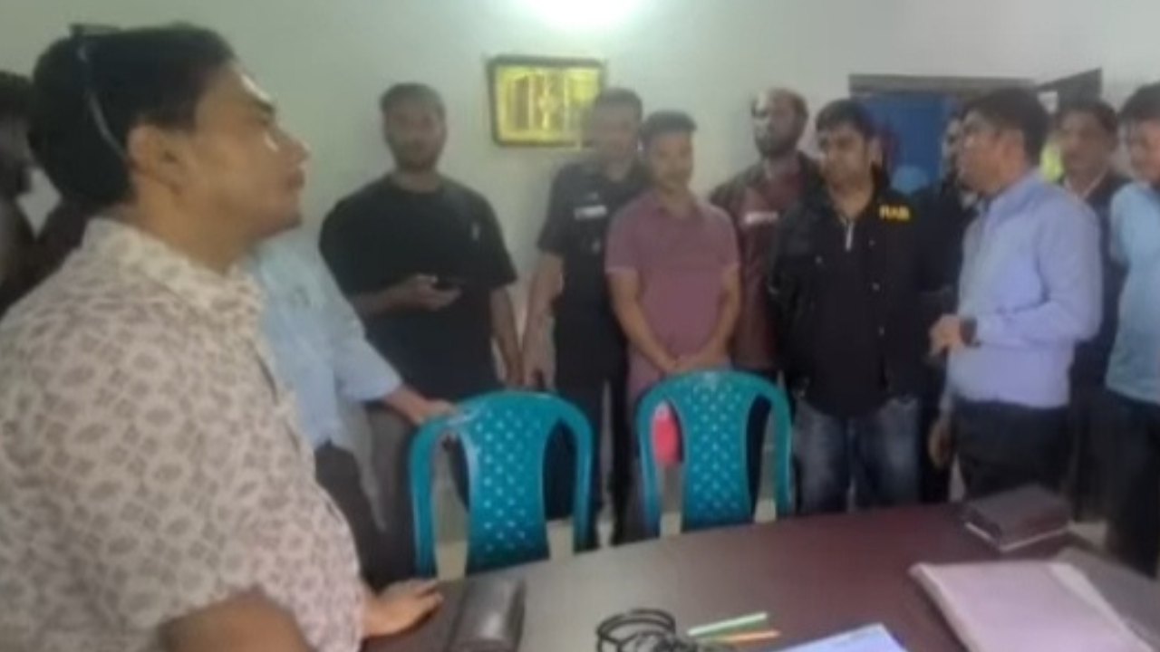 সাতক্ষীরায় লাইসেন্সবিহীন ক্লিনিক বন্ধ, মালিককে জরিমানা ৫০